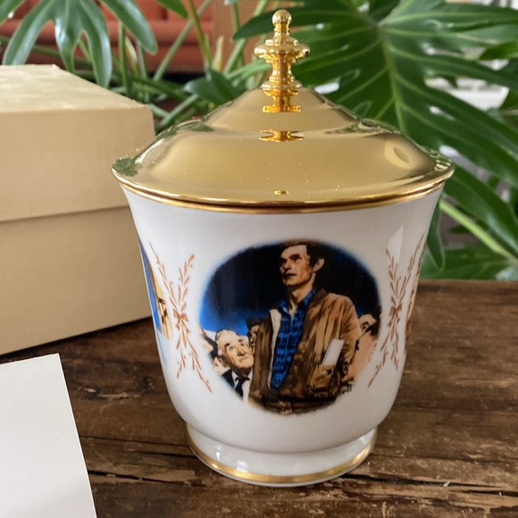 Gorham Norman Rockwell’s “Four Freedoms” Cachepot Bowl and Lid - Picture 4 of 11